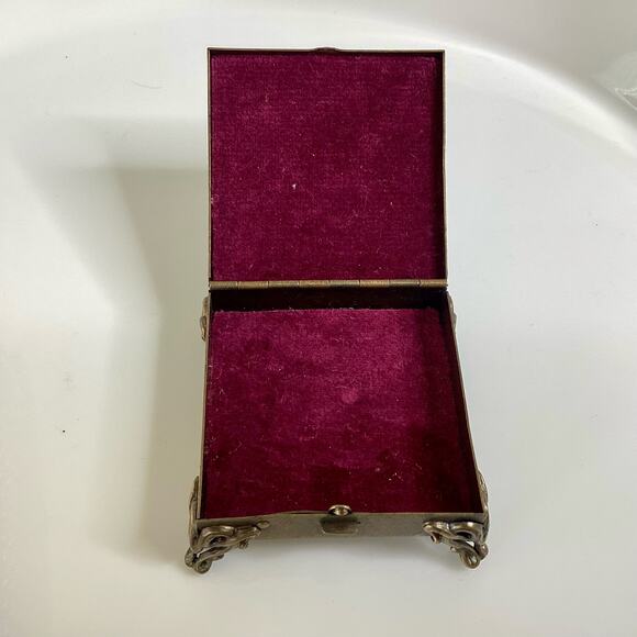 Sweet Romance Trinket Box - Picture 3 of 5